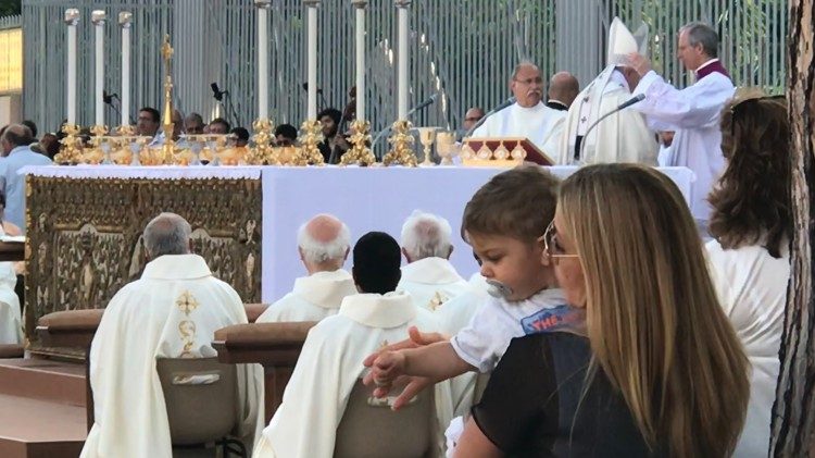 El Papa en Ostia Jesús quiere vivir entre nosotros abrámosle las